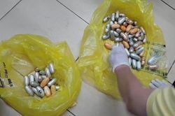 Bắt đối tượng nuốt gần 1,6kg cocain trong bụng