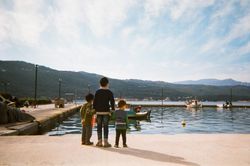 Trại tị nạn Samos qua ống kính của những người di cư trẻ tuổi