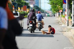 Chiêu xin tiền của những 'cái bang nhí' ở thành phố Vinh