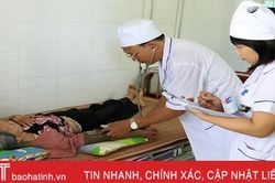 Bất kể đêm hôm hay trái gió, trở trời là gọi ngay cho trạm y tế