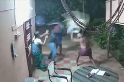 Đôi vợ chồng già dùng ghế và dép đuổi toán cướp tay lăm lăm mã tấu