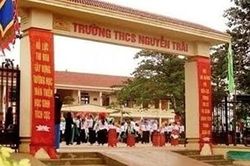 Bé gái rơi xuống bể bơi nhà trường tử vong