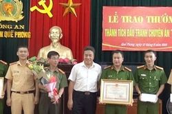 Khen thưởng Ban chuyên án vụ bắt 2 đối tượng, thu giữ 2 bánh heroin