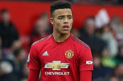 Alexis Sanchez nổi cáu với sao trẻ MU trong buổi tập