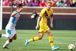 Barca: De Jong sẽ khiến Busquets phải nghỉ hưu