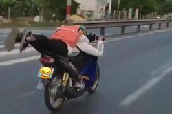 Bày đặt 'chơi lớn' làm xiếc với xe máy, nam thanh niên nhận cái kết đắng