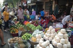 Rau xanh, trái cây tăng giá 'chóng mặt' dịp lễ Vu lan