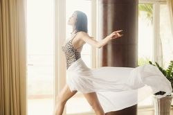 Phương Mai bụng bầu vẫn múa cột sexy