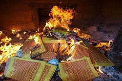 Bỏ đốt vàng mã được không?