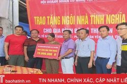Hội Doanh nhân xứ Nghệ tại Đà Nẵng hỗ trợ 70 triệu đồng xây nhà tình nghĩa