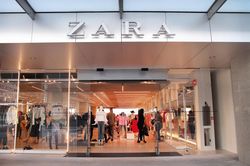 Zara và H&M đóng hàng trăm cửa hàng, chuyển sang bán online