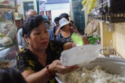 Quán chay Sài Gòn dành 170 suất ăn 0 đồng cho người nghèo mỗi ngày