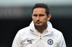 HLV Lampard: 'Tôi là kẻ thất bại tệ nhất thế giới'