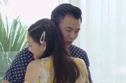 Ngoại truyện 'Về nhà đi con': Quốc được vợ cũ ôm ấp như nhân tình