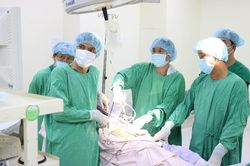 Bệnh viện Hoàn Mỹ Cửu Long áp dụng kỹ thuật mới trong điều trị giúp bệnh nhân suy thận mạn giai đoạn cuối có thể lọc máu ngay tại nhà