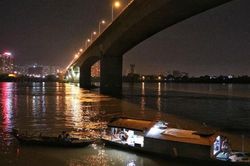 Cô gái trẻ để lại giấy tờ tùy thân nhảy cầu Vĩnh Tuy quyên sinh