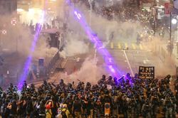 Ông Trump gợi ý gặp ông Tập để giải quyết tình hình Hong Kong