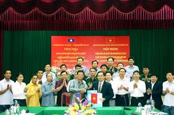 Gần 800 người Nghệ An di cư tự do, kết hôn không giá thú được ở lại tỉnh Bôlykhămxay, Lào