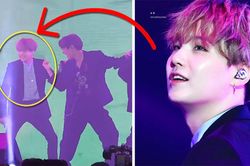 Khoảnh khắc fan 'rần rần': Bị J-Hope 'trêu ghẹo' trên sân khấu, biểu cảm của Suga (BTS) lập tức gây chú ý