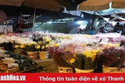Nhộn nhịp chợ hoa đêm ngày lễ Vu Lan