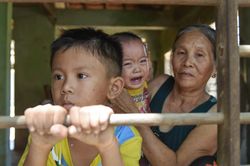 Cảnh đời bi đát ở 'làng chài tỷ phú'
