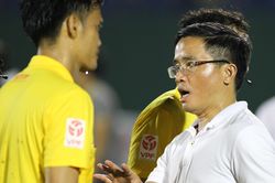HAGL yêu cầu trọng tài xem bằng chứng việt vị ngay trên sân