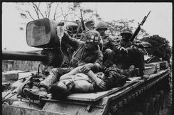 Ảnh độc: Thảm cảnh kinh hoàng của lính Mỹ ở Huế 1968
