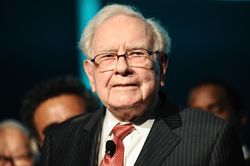 Tỷ phú Warren Buffet tiết lộ 'bí kíp' của những người thành công