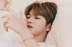 Ảnh tạp chí tháng 9: Lee Dong Wook khoe múi, áp đảo Lee Jin Hyuk (Produce X 101) và Kang Daniel