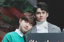 Ấm tình anh em Wanna One: Tim fan rung rinh khi Ong Seong Wu nhún nhảy cổ vũ Jaehwan trình diễn trên sân khấu