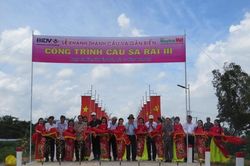 Nguyên Chủ tịch nước Trương Tấn Sang dự lễ khánh thành cầu nông thôn tại huyện Tân Hồng