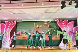 Chung vui trong ngày hội lớn