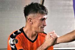 Thủ môn CLB Hà Nội bắt penalty sai luật khiến Đỗ Merlo bật khóc?