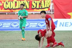 'Đánh bạc' với bóng đá trẻ Việt Nam