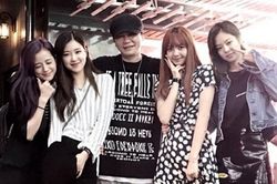 Cảnh sát tiến hành khám xét và tịch biên ở trụ sở YG Entertainment, fan lo cho Blackpink