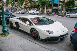 'Chạm mặt' Lamborghini Aventador hơn 30 tỷ tại Hà Nội