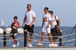 'Đột nhập' biệt thự mới siêu sang của Cristiano Ronaldo