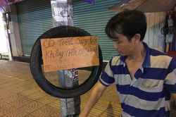 Lời khẩn cầu giữa đêm của chàng trai đi xe sang khiến người đàn ông nghèo bối rối