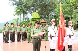 Công an Nghệ An hành hương về 'Thủ đô kháng chiến'