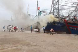 Nghệ An: Diễn tập phương án chữa cháy tại Cảng cá Lạch Quèn