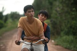 'Thưa mẹ con đi'- khi một 'cháu nội đích tôn' yêu đồng tính ở quê
