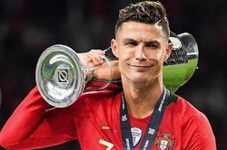 'Ronaldo là kẻ tự cao, thích soi gương cả ngày'