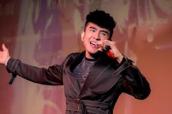 'Đan Trường muốn nghỉ ngơi nhưng bầu show năn nỉ, gửi tiền lại đi hát'