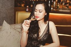 Bị chê già, bạn gái tin đồn Quang Hải đáp trả 'căng đét' khiến dân tình trố mắt