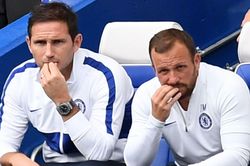 Lampard đăm chiêu trên ghế huấn luyện sau 3 trận liên tiếp không thắng