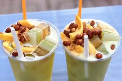 Nước mía Mỹ Tho thường có nguyên liệu 'độc lạ' nào?