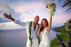 Siêu sao The Rock bất ngờ cưới bạn gái lâu năm