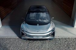 Xe SUV điện quái dị của Trung Quốc đòi đấu Tesla