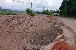Vụ chất thải nhà máy Alunmin đổ trái phép: Hợp đồng vận chuyển khối lượng khủng