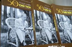 Ra mắt sách ảnh '50 năm thực hiện Di chúc của Chủ tịch Hồ Chí Minh'